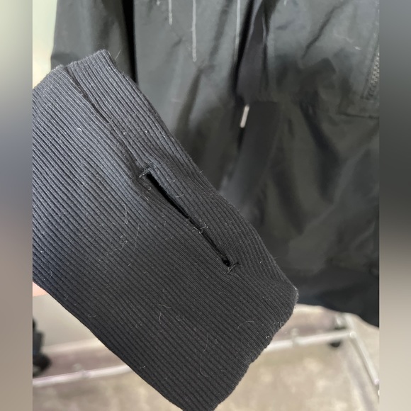 Lululemon black cropped running jacket size 6 - Picture 3 of 6